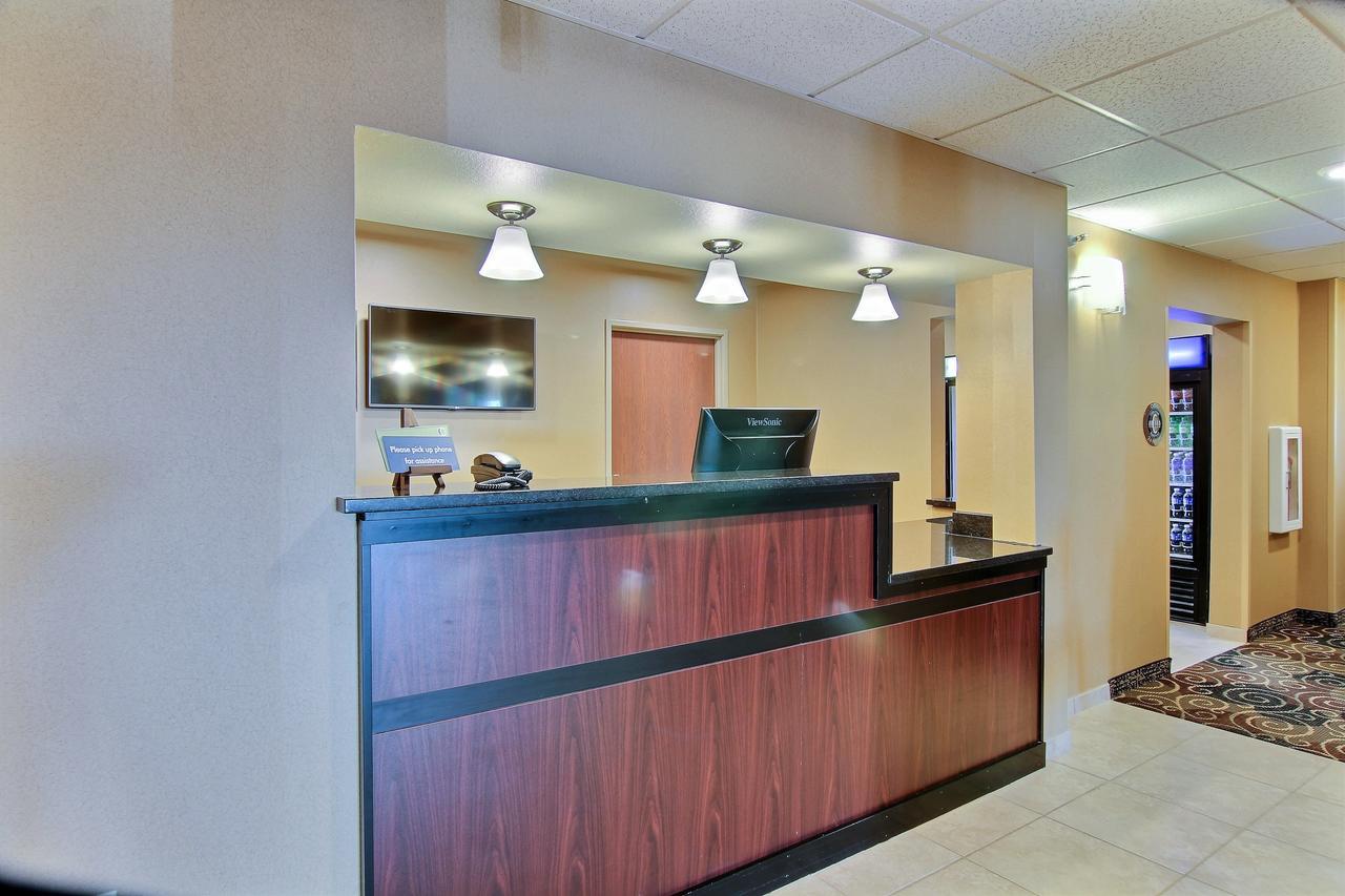 Cobblestone Hotel & Suites - แมคคุก ภายนอก รูปภาพ