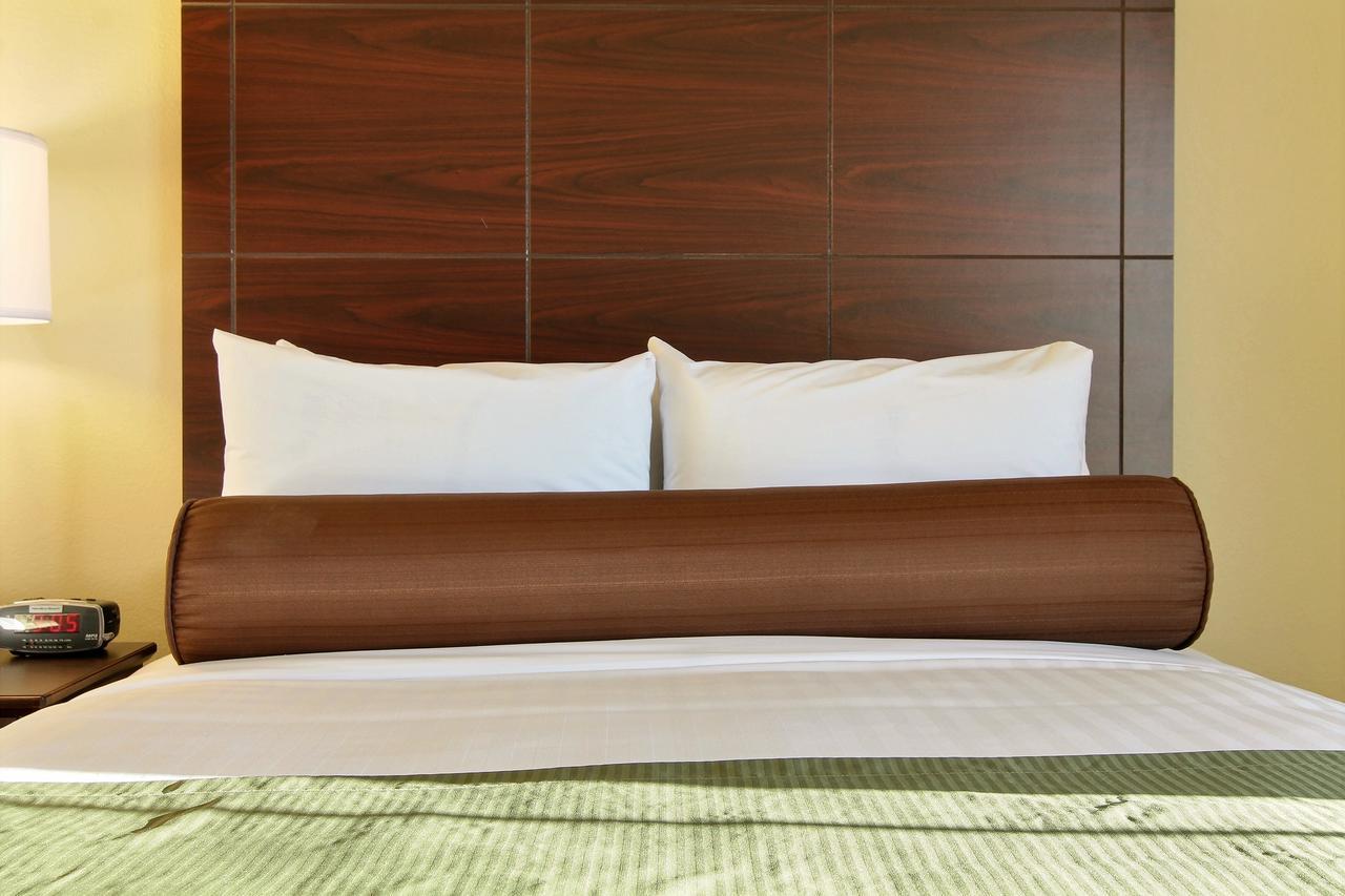 Cobblestone Hotel & Suites - แมคคุก ภายนอก รูปภาพ