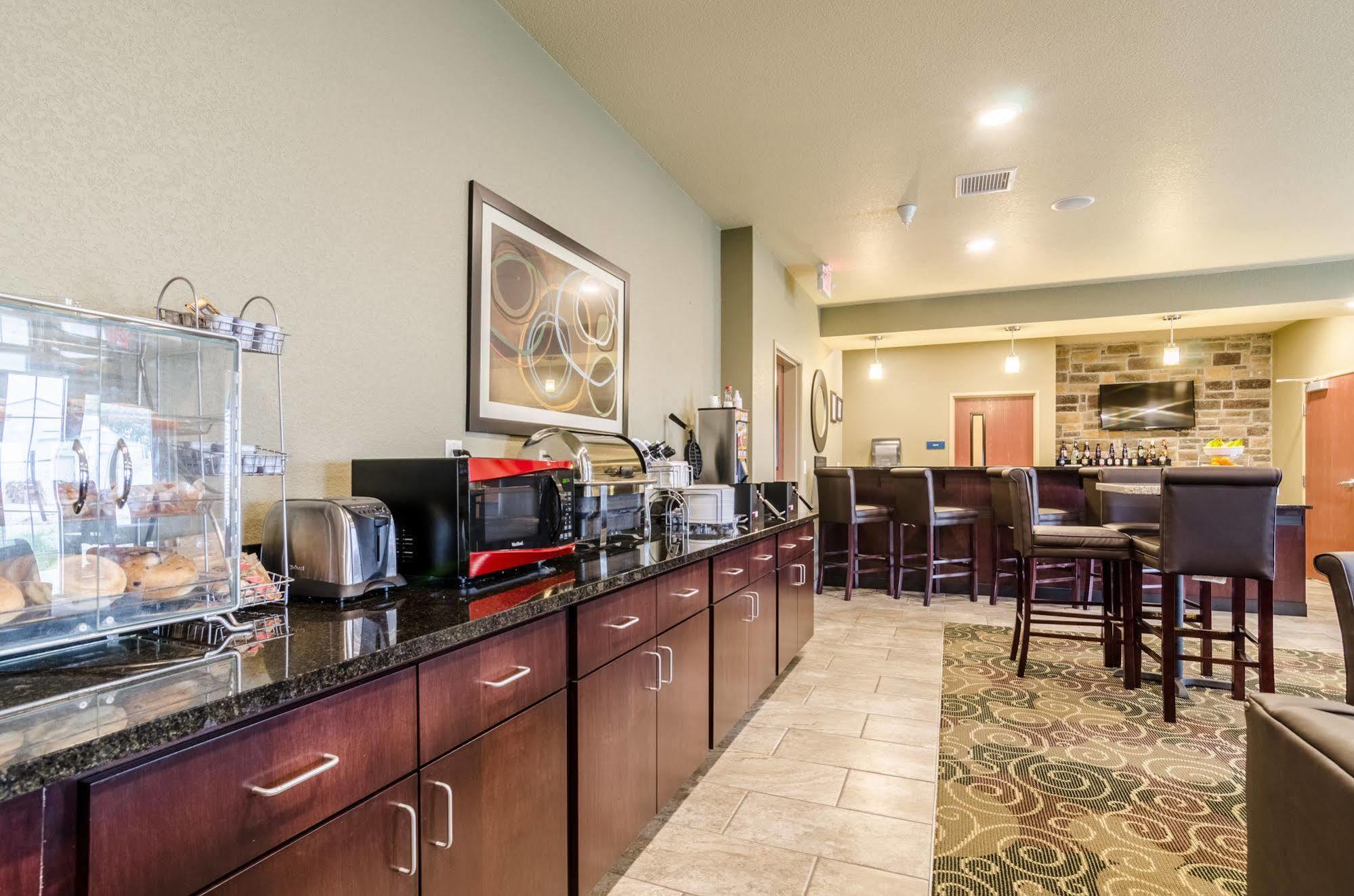 Cobblestone Hotel & Suites - แมคคุก ภายนอก รูปภาพ