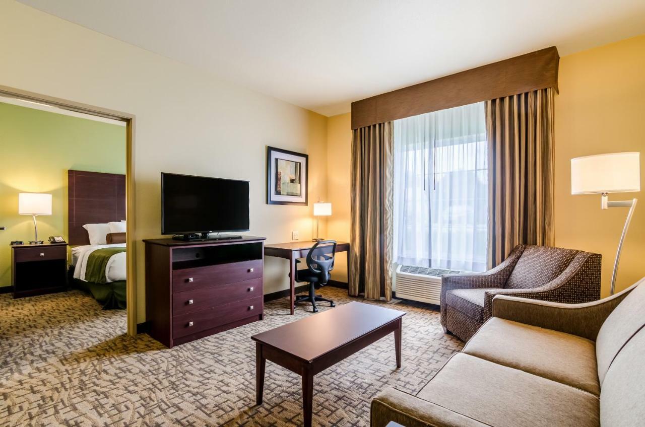 Cobblestone Hotel & Suites - แมคคุก ภายนอก รูปภาพ
