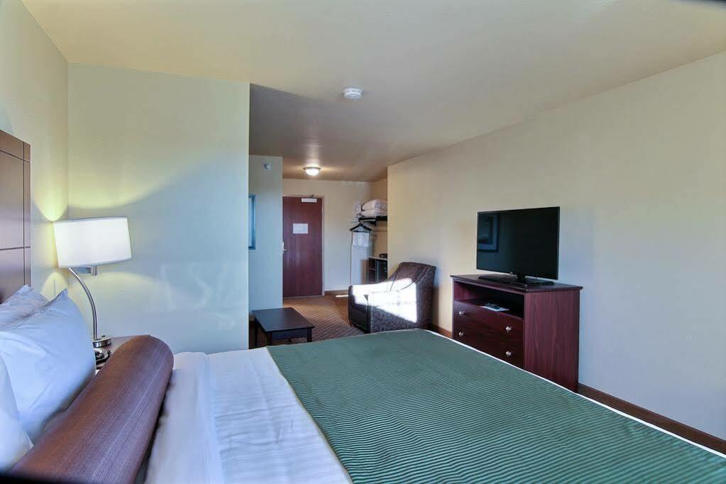 Cobblestone Hotel & Suites - แมคคุก ภายนอก รูปภาพ